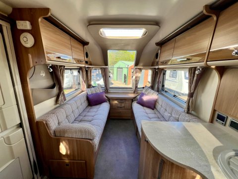 Bailey Unicorn Barcelona  13