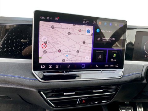 Volkswagen Passat 1.5 TSI eHybrid 19.7kWh R-Line Estate 5dr Petrol Plug-in Hybrid DSG Euro 6 18