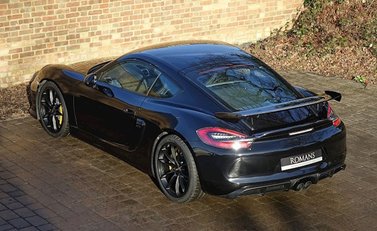 Porsche Cayman GT4 15