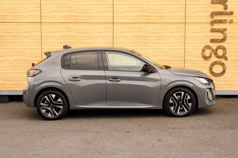 Peugeot 208 PURETECH ALLURE S/S 12