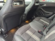 Mercedes-Benz CLA Class 2.1 CLA 220 WhiteArt D Auto 5dr 37