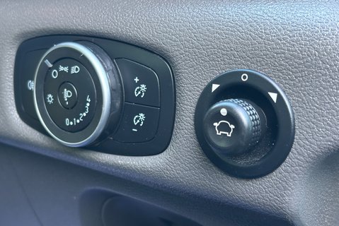 Ford Transit 350 Srw L4 130 ps Luton with Tail Lift 33