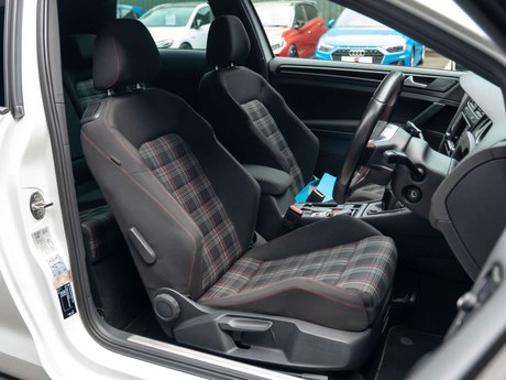 Volkswagen Golf 2.0 Golf GTi Launch 3dr 5
