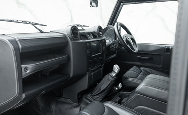 Land Rover Defender 90 TD XS OVERFINCH 18