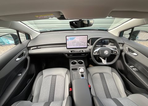 MG MG4 PREMIUM LONG RANGE 12