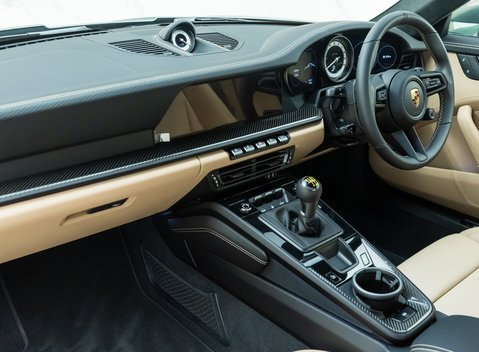 Porsche 911 GT3 TOURING (992) 19