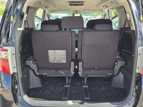 Toyota Alphard Auto+Petrol+7Seats 30