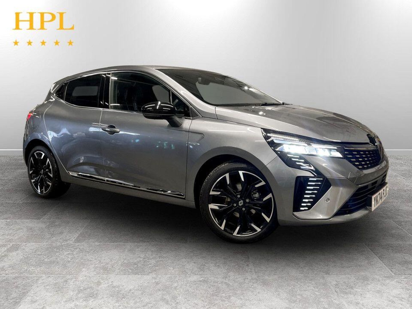 Renault Clio listing photo