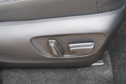 Toyota Land Cruiser COMMERCIAL WITH  REAR SEATS AND PRIVACY  10