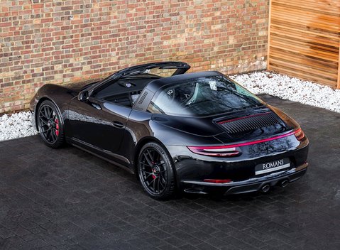 Porsche 911 Targa 4 GTS (991.2) 26