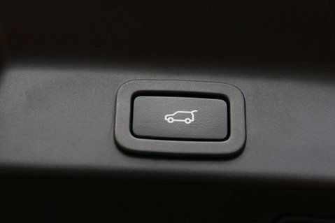 Jaguar F-Pace 2.0 F-Pace Chequered Flag AWD Auto 4WD 5dr 22