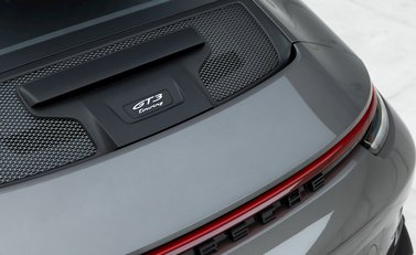 Porsche 911 (992) GT3 Touring 17