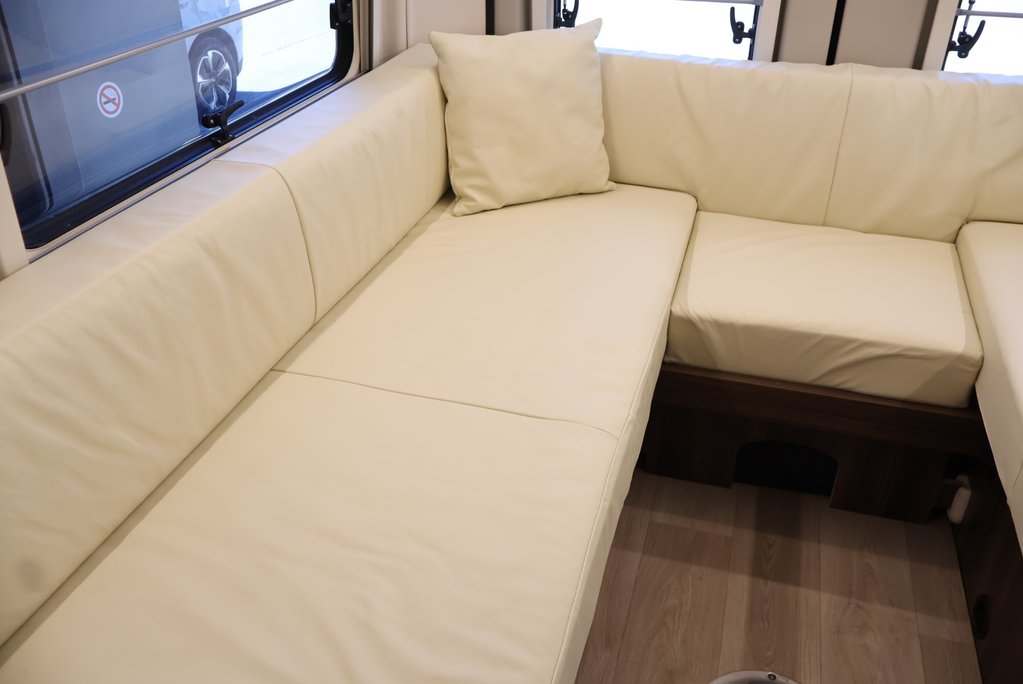 Fiat Ducato Laika 646 ECOVIP 180 BHP Auto huge factory upgrades cost new £98K    38