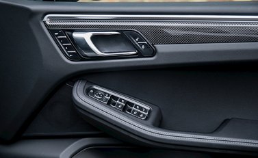 Porsche Macan GTS 21