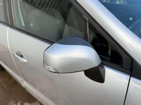 Renault Scenic 1.6 VVT Dynamique Euro 5 5dr 29