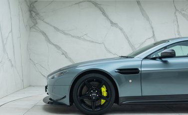 Aston Martin V8 Vantage AMR 42