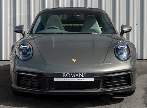 Porsche 911 Carrera (992) 4