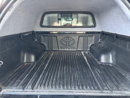 Toyota Hilux 2.8 D-4D Invincible X Pickup Double Cab 4dr Diesel Auto 4WD Euro 6 (204 ps) 19