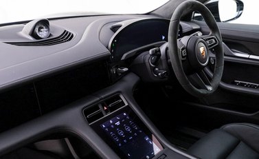 Porsche Taycan Turbo S 16