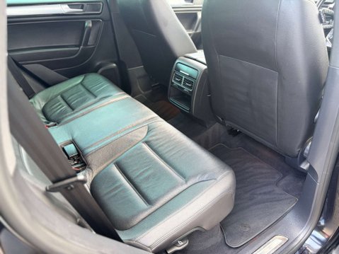 Volkswagen Touareg 3.0 Touareg V6 R-Line TDI BlueMotion Technology Auto 4WD 5dr 36