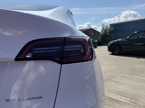 Tesla Model Y (Dual Motor) Long Range SUV 5dr Electric Auto 4WDE (384 bhp) 17