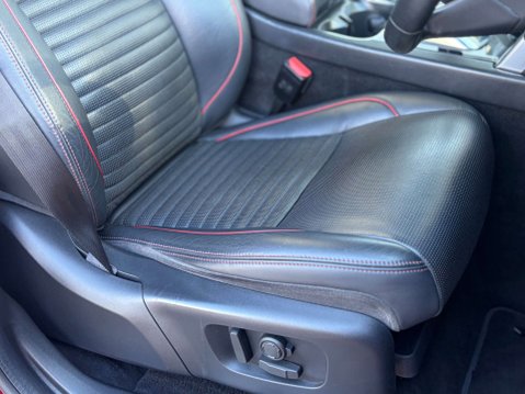 Land Rover Discovery Sport 2.0 Discovery Sport R-Dynamic HSE D Auto 4WD 5dr 15