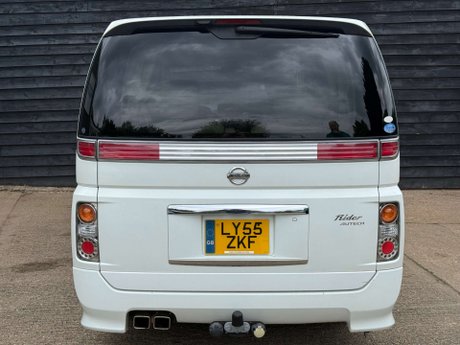 Nissan Elgrand AUTECH 12