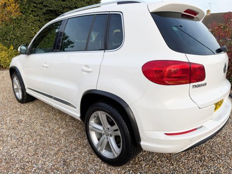 Volkswagen Tiguan 2.0 TDI BlueMotion Tech R-Line DSG 4WD Euro 5 (s/s) 5dr 8