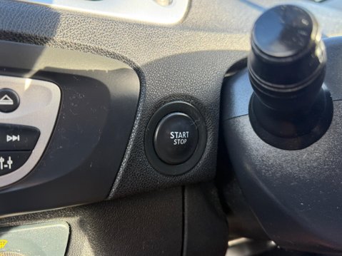 Renault Scenic 1.6 VVT Dynamique Euro 5 5dr 16