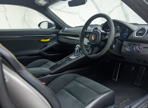 Porsche Cayman GT4 (718) 13