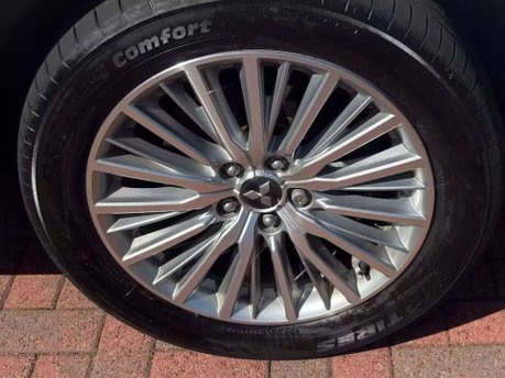 Mitsubishi Outlander 2.4h TwinMotor 13.8kWh Design SUV 5dr Petrol Plug-in Hybrid CVT 4WD Euro 6  9