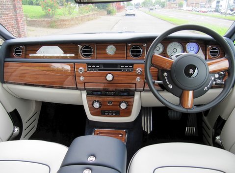Rolls-Royce Phantom Drophead Coupe 8