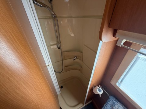 Laika Evovip R718 FIXED BED 4 BERTH LOW PROFILE COACH BUILT MOTORHOME 24