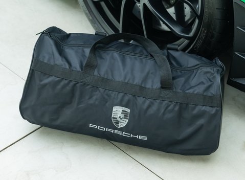 Porsche Cayman GT4 (718) 35