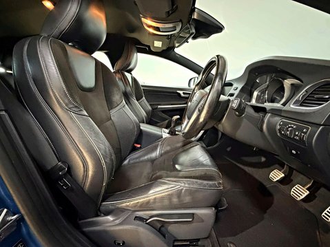 Volvo V60 D3 R-DESIGN NAV 2.0 MANUAL 18