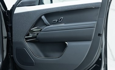 Land Rover Range Rover Sport P550e Autobiography 18