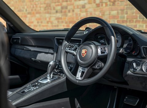Porsche 911 (991.2) Targa 4 GTS 13