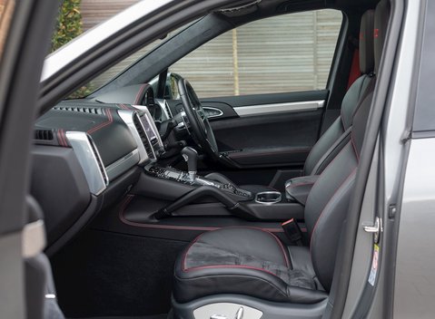 Porsche Cayenne GTS 16