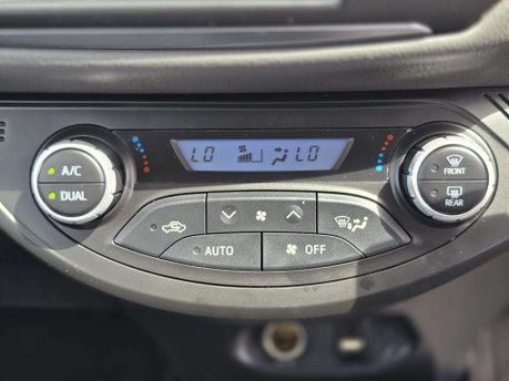 Toyota Yaris 1.5 VVT-h Icon Hatchback 5dr Petrol Hybrid E-CVT Euro 6 (s/s) (100 ps) 29