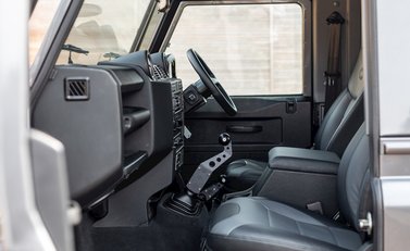 Land Rover Defender 90 XS Bowler 14