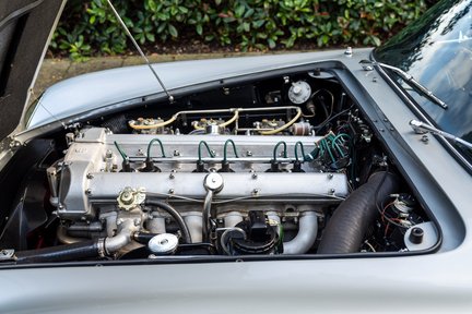 Aston Martin DB6 4.2 Vantage 33