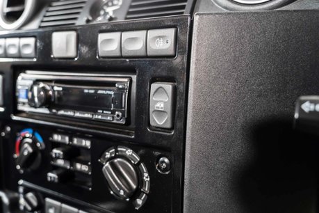Land Rover Defender 90 TD SOFT TOP XS. MOMO WHEEL. HEATED SEATS. ALPINE STEREO. REAR BENCH SEATS. 31