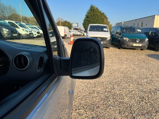Peugeot Partner SWB L1H1 (SOLD) Low Roof Professional Air Con Nav Sensors EURO 6 NO VAT 17