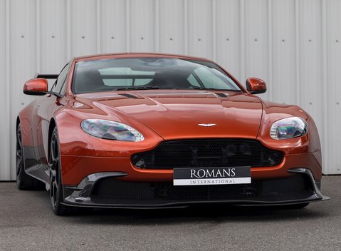 Aston Martin Vantage GT8 1