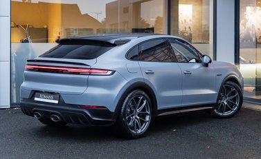 Porsche Cayenne TURBO E-HYBRID Coupe with GT Package 4