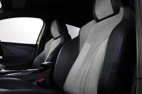 Peugeot e-208 GT PREMIUM 36
