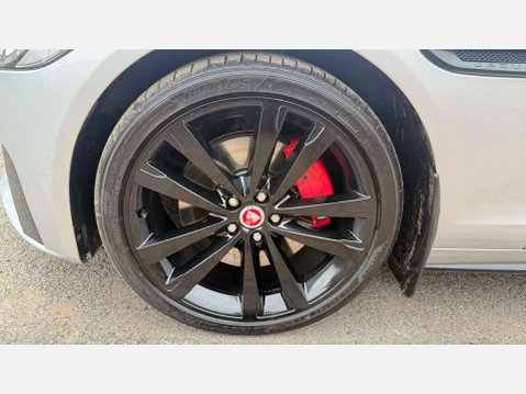 Jaguar XF 3.0 XF V6 S D Auto 4dr 34