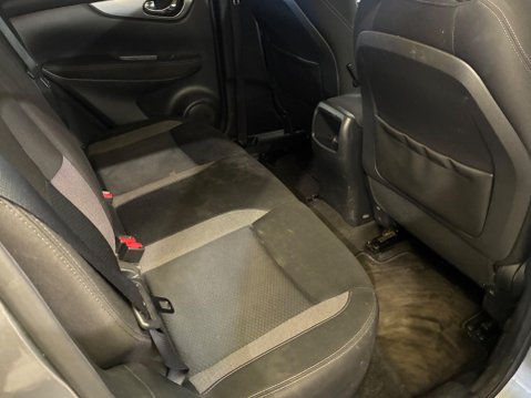 Nissan Qashqai 1.6 DIG-T N-Connecta Euro 6 (s/s) 5dr 28