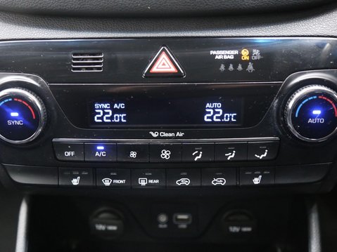 Hyundai TUCSON 2.0 CRDi SE Nav Auto 4WD Euro 6 5dr 15