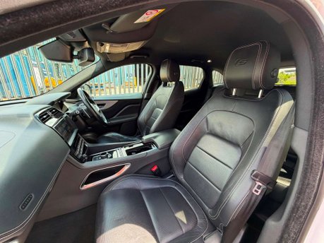 Jaguar F-Pace 3.0 D300 V6 S SUV 5dr Diesel Auto AWD Euro 6 (s/s) (300 ps) 7